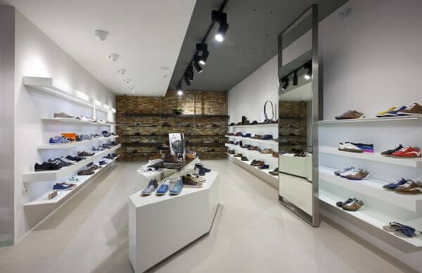 Đèn trang trí shop giày dép đã trở thành một yếu tố không thể thiếu trong thiết kế shop giày dép hiện đại của năm