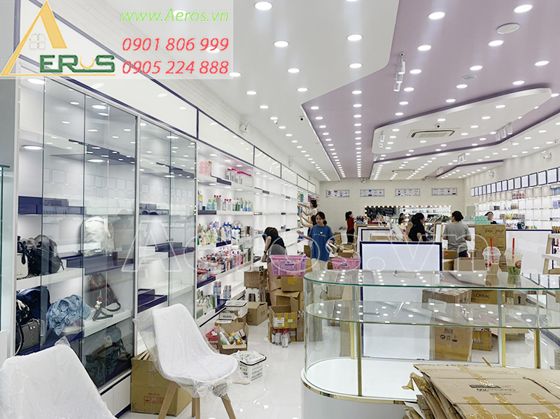 Hình ảnh thợ Aeros đang thi công cho shop mỹ phẩm Nuty tại quận 9